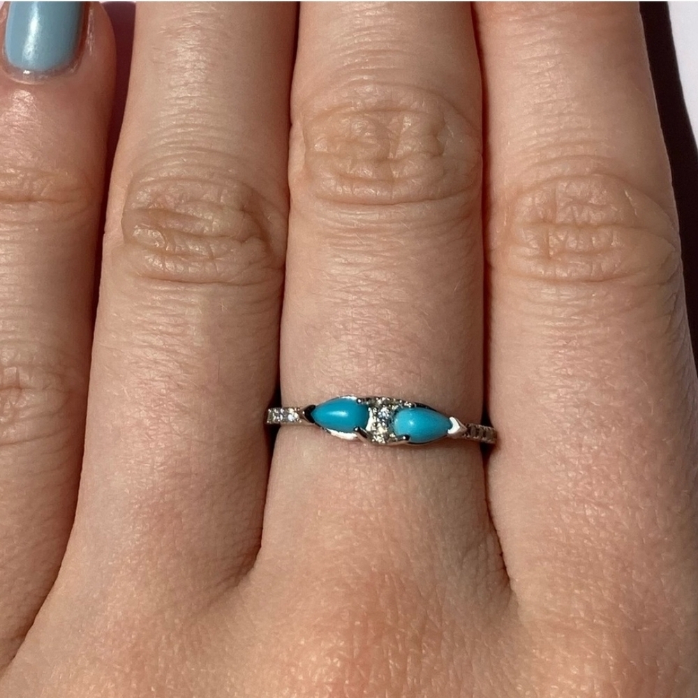 Elegant Silver, Turquoise And Diamond Ring